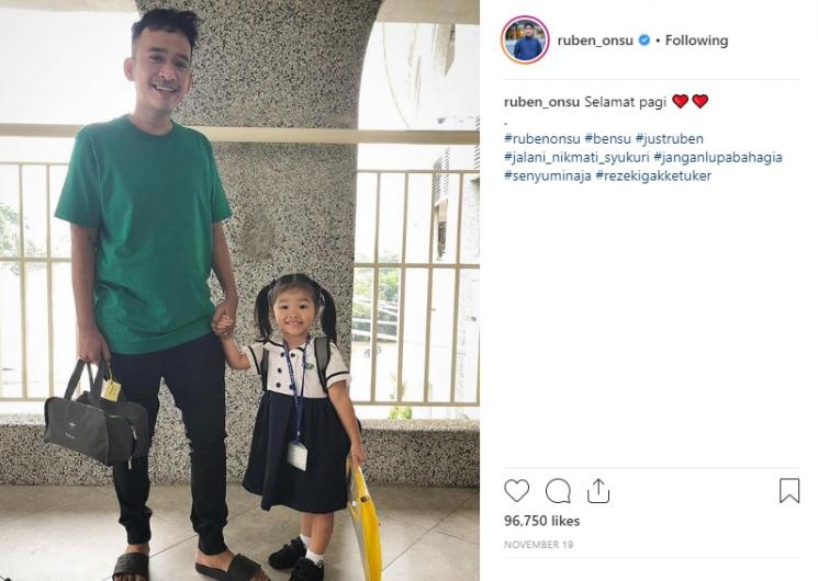Ruben Onsu antar Thalia Sekolah (Instagram/@ruben_onsu)