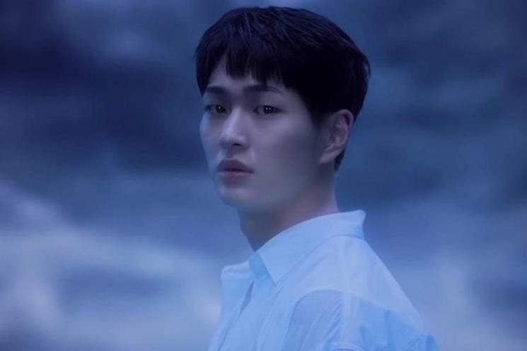 MV Solo Perdana Onew SHINee Rilis (Soompi)