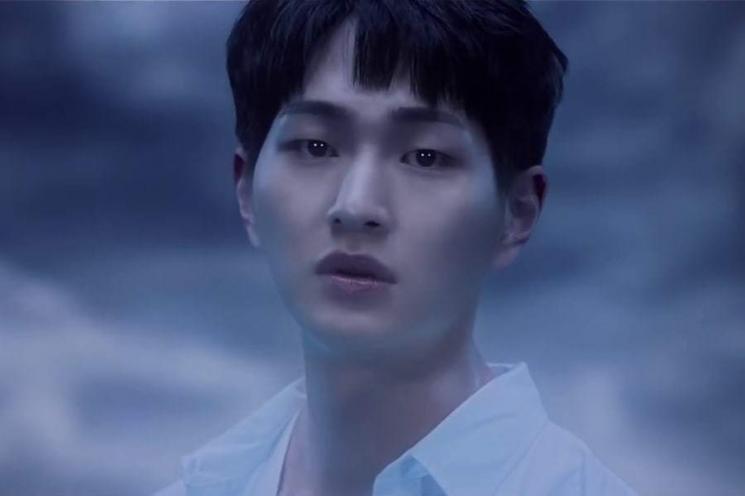 MV Solo Perdana Onew SHINee Rilis (Soompi)