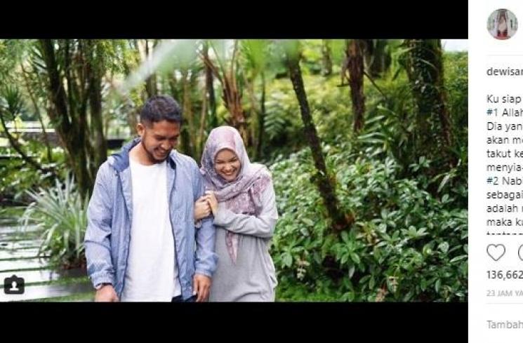 Dewi Sandra dan suami, Agus Rahman. (Instagram/@dewisandra)