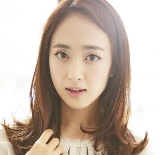 Kim Min Jung (Soompi)