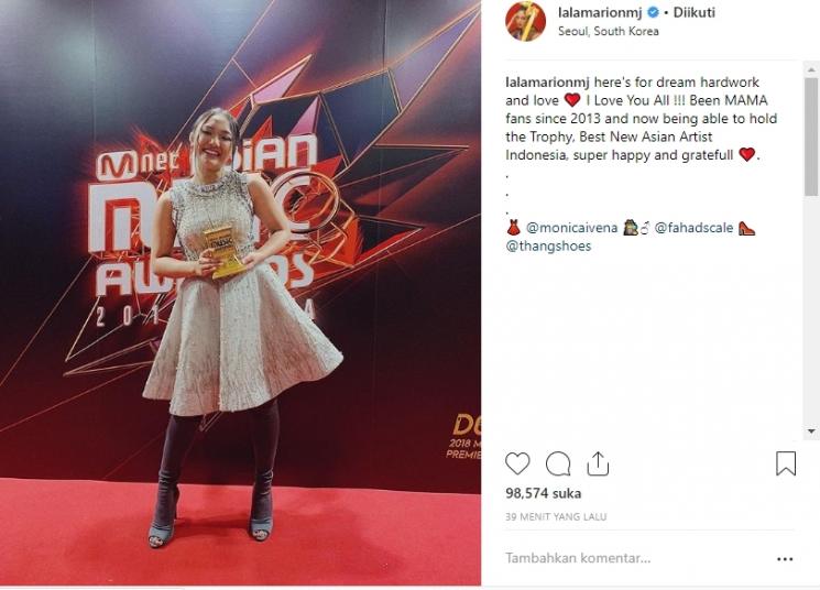 Marion Jola menang Best New Asian Artist di Mama 2018. (Instagram/@lalamarionmj)