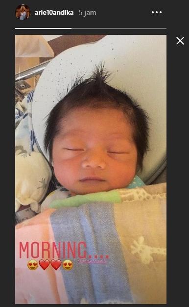 Anak pertama Arie Dwi Andika da Ardina Rasti. (Instagram/@arie10andika)