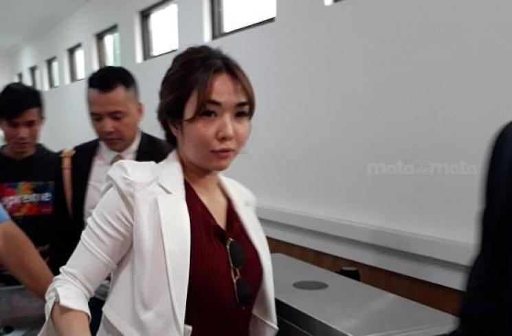 Gisella Anastasia di Pengadilan Negeri Jakarta Timur, Rabu (12/12/2018). [Suara.com/Ismail]