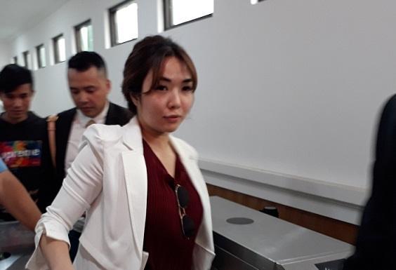 Gisella Anastasia di Pengadilan Negeri Jakarta Timur, Rabu (12/12/2018). [Suara.com/Ismail]