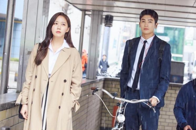 Go Sung Hee dan Park Hyung Sik di Suits (Soompi)