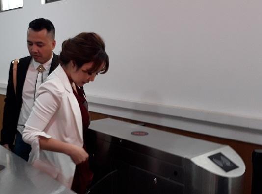 Gisella Anastasia di Pengadilan Negeri Jakarta Timur, Rabu (12/12/2018). [Suara.com/Ismail]