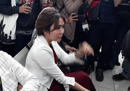 Gisella Anastasia di Pengadilan Negeri Jakarta Timur, Rabu (12/12/2018). [Suara.com/Ismail]