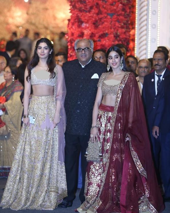 Janhvi Kapoor, Khushi Kapoor dan Boney Kapodi Pernikahan Crazy Rich Indian (Instagram/@bollywood)