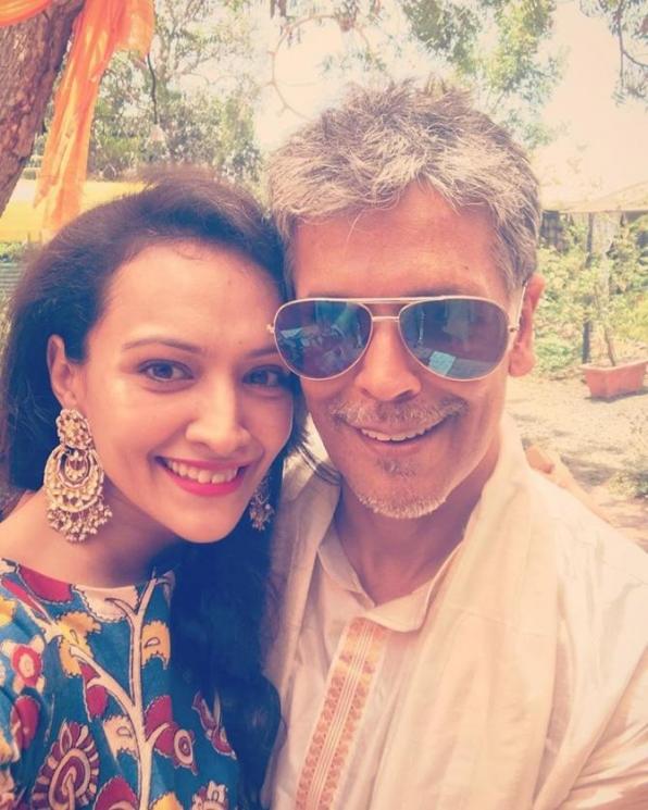 Dipannita Sharma dan  Milind Soman (Instagram/@dipannitasharma/bollywoodshaadis.com)