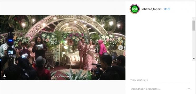 Pernikahan Furry Setya dan Dwinda Ratna. (Instagram/@sahabat_topers)