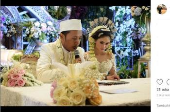 7 Potret pernikahan Mas Pur dan Dwinda Ratna, Simpel Tapi Elegan