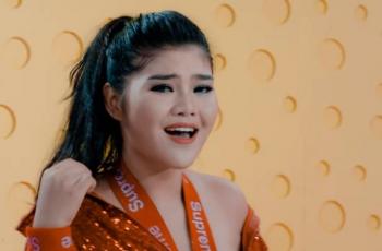 Nggak Malu Foto Lawasnya Kena Bully Netizen, Meldi: Imut-imut Manja!