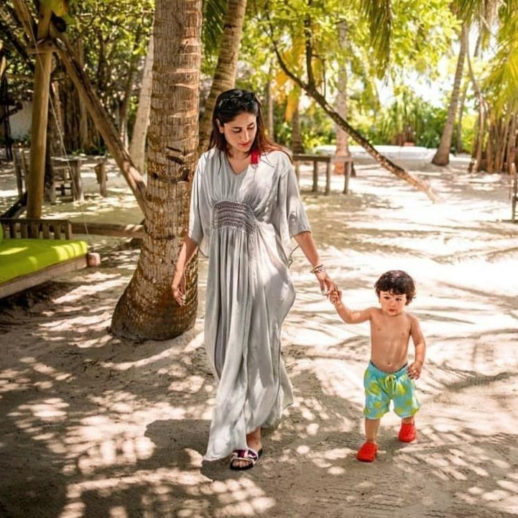 Kareena Kapoor dan Taimur Ali Khan di Maladewa (Instagram/@therealkareenakapoor)