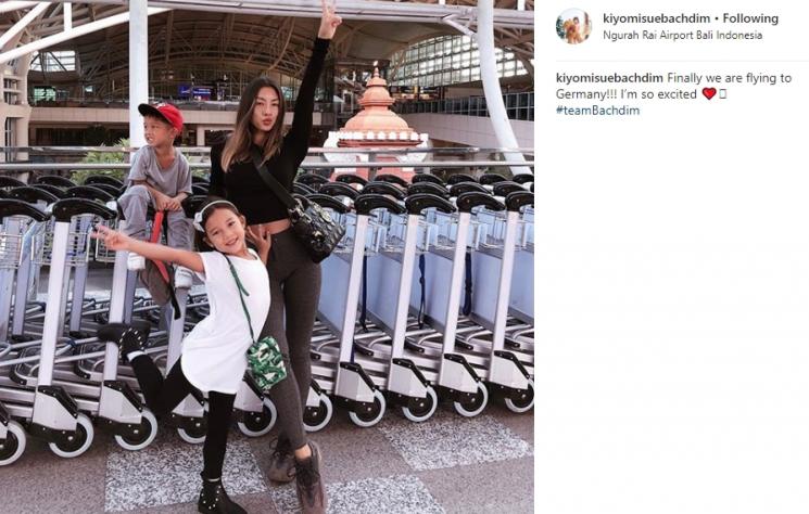 Jennifer Bachdim dan dua buah hatinya. (Instagram/@kiyomisuebachdim)