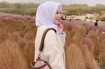 Stylish, 5 Gaya Ayana Moon saat Liburan