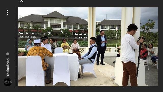 Momen pernikahan Aliff Alli. (Instagram/@theisakhan)
