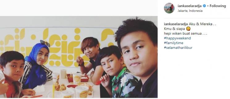 Ian Kasela bersama keluarga. (Instagram/@iankaselaradja)