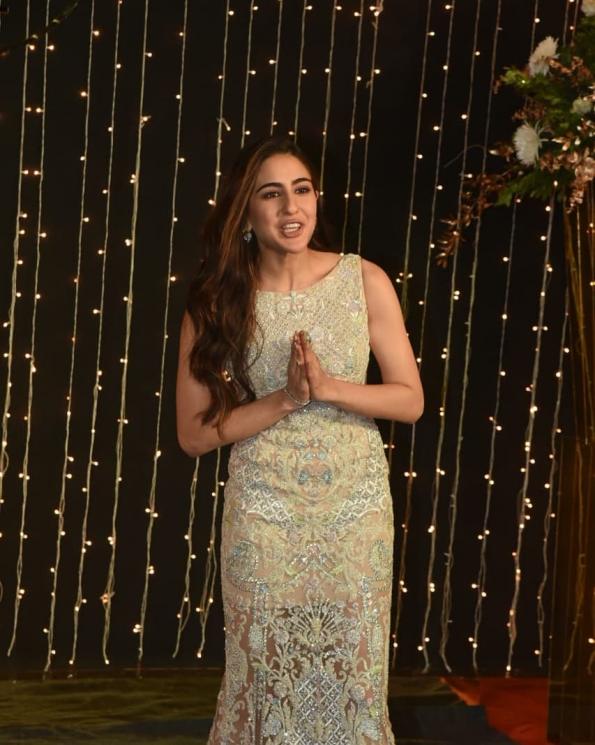 Sara Ali Khan di Resepsi ketiga Nick Jonas dan Priyanka Chopra (Instagram/@ibollywoodlife)