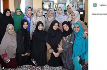 Bikin Adem, Ini 5 Momen Kegiatan Para Selebriti Hijrah