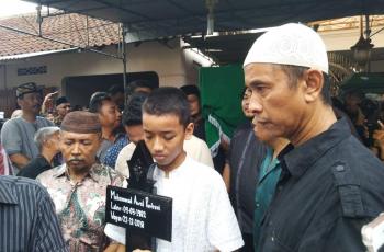 Dimakamkan di Sleman, Jenazah Bani Seventeen Disalatkan di Rumah