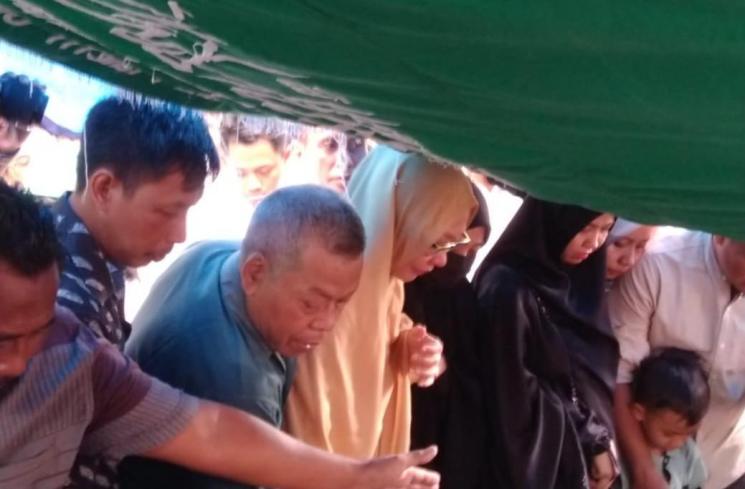 Suasana pemakaman Bani Seventeen di Sleman. (MataMata.com/Bima Sandria Argasona)