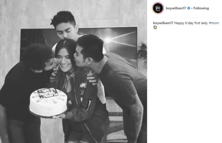 Momen hangat Boy William dan mamanya. (Instagram/boywilliam17)