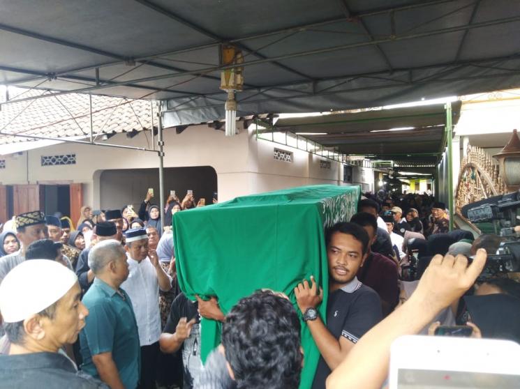 Suasana pemakaman Bani Seventeen di Sleman. (MataMata.com/Bima Sandria Argasona)