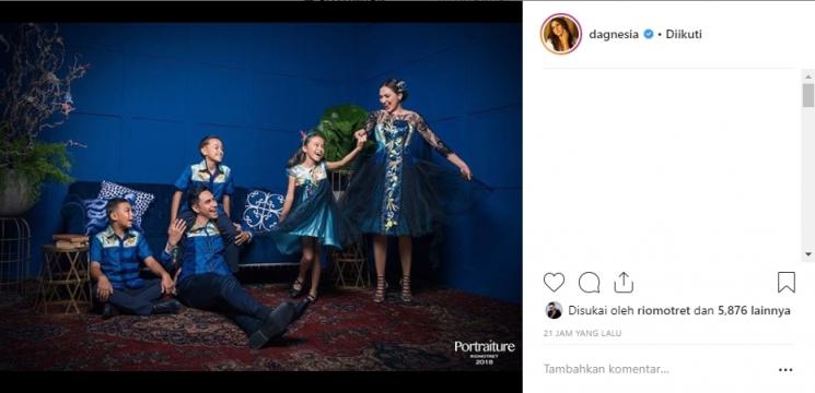 Foto Natal keluarga Dona Agnesia. (Instagram/@dagnesia)