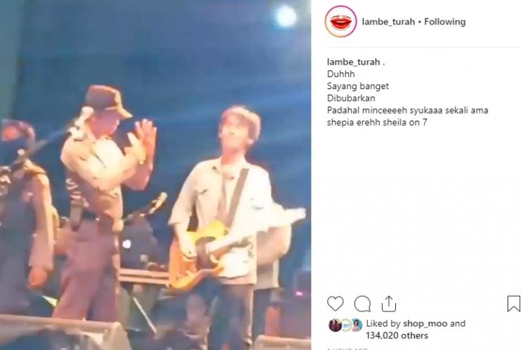 Konser Sheila On 7 dibubarkan polisi (Instagram/@lambe_turah)