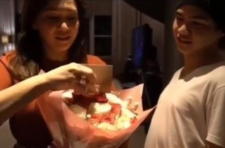 Dul Jaelani kasih surprise ke Maia Estianty. (Instagram/@duljaelani)