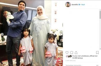 Berlesung Pipi, Kepoin 5 Potret Manisnya Putra Kecil Natasha Rizky dan Desta