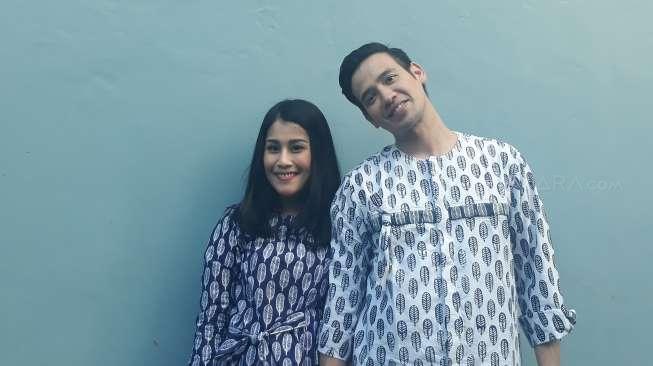 Pasangan artis Tarra Budiman dan Gya sadiqa. [suara.com/Puput Pandansari]