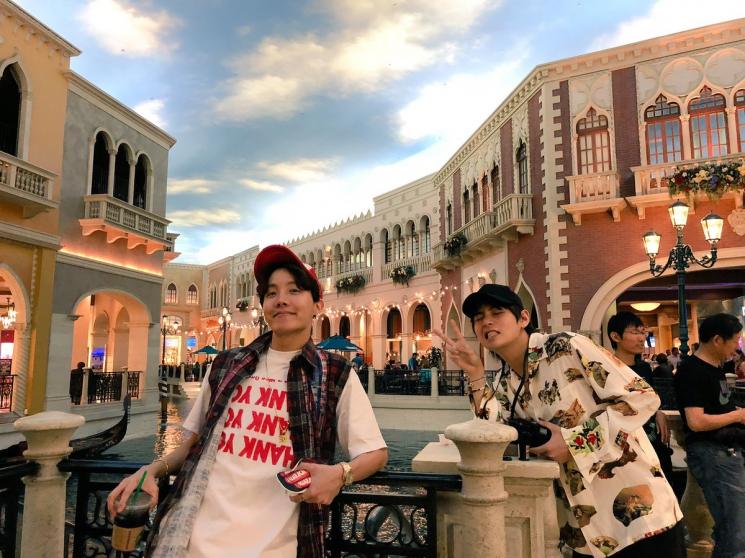 V BTS dan J-Hope BTS (Twitter/@BTS_twt)