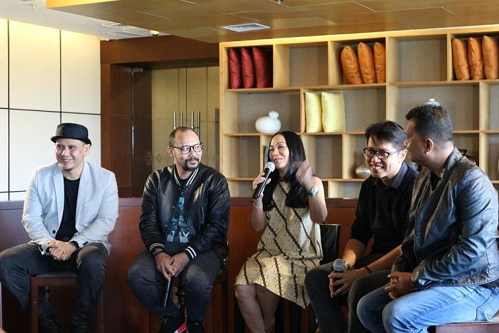 Band Padi dan Sheila Majid saat Jumpa Pers STARGAZING, di Royal Ambarrukmo Yogyakarta, Minggu (30/12/2018). (Matamata.com/Uni Irmagani)