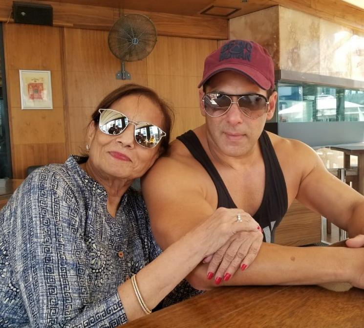 Salman Khan dan ibunya (Instagram/@beingsalmankhan)