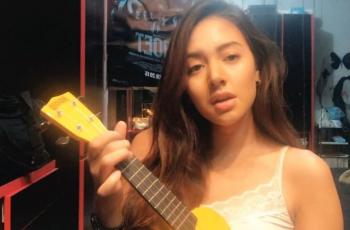 Aksi Aurelie Moeremans dan Ukulelenya, Renyah Abis!