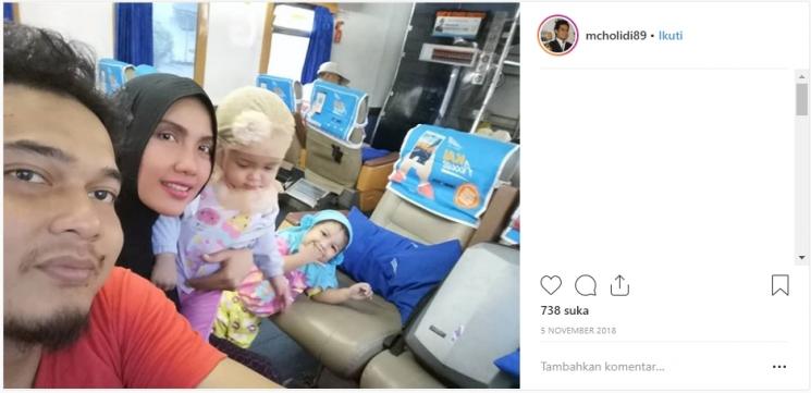 Keluarga Cholidi Asadil Alam. (Instagram/@mcholidi89)