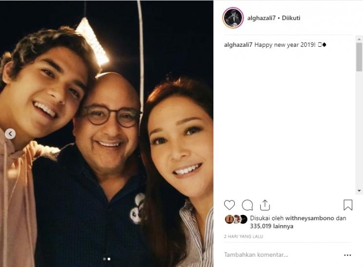 Liburan keluarga Maia Estianty. (Instagram/@alghazali7)