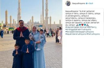 Tak Takut Kerepotan, 6 Seleb Ajak Balitanya Umrah