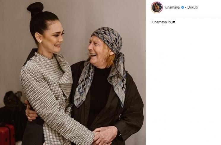 Desa Maya, ibunda Luna Maya. (Instagram/@lunamaya)