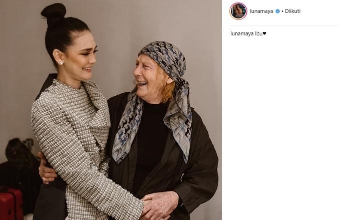 Desa Maya, ibunda Luna Maya. (Instagram/@lunamaya)