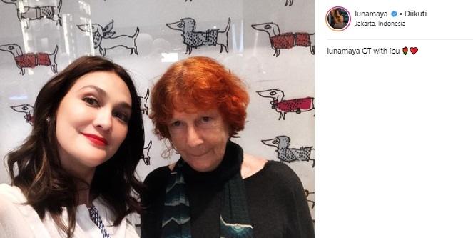 Desa Maya, ibunda Luna Maya. (Instagram/@lunamaya)