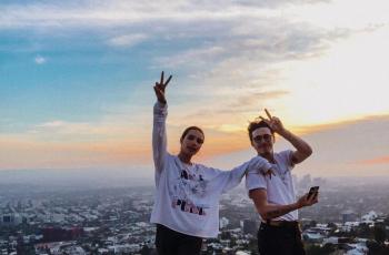 Dibilang Mirip Victoria Beckham, Ini 5 Potret Pacar Baru Brooklyn Beckham
