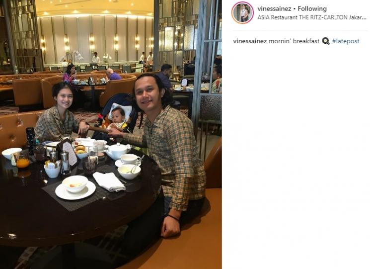 Vinessa Inez, Ryan Deye dan anak. (Instagram/@vinessainez)