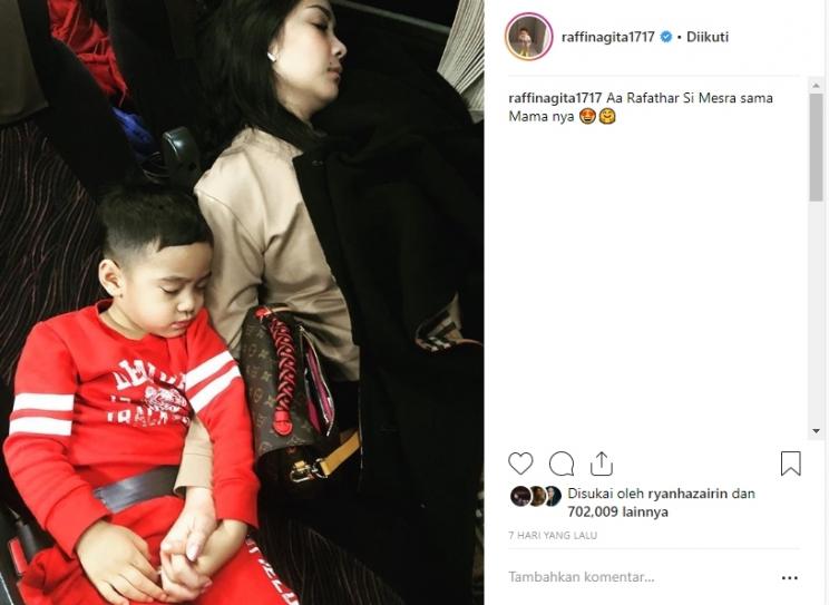 Pose tidur Nagita Slavina. (Instagram/@raffinagita1717)
