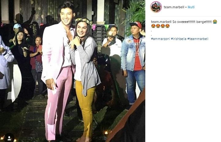 Momen romantis lamaran Irish Bella dan Ammar Zoni. (Instagram/@team.marbell)
