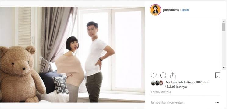 Junior Liem pamerkan perut buncit. (Instagram/@juniorliem)