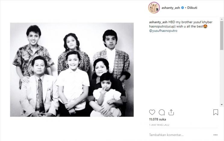 Foto lawas keluarga Ashanty. (Instagram/@ashanty_ash)