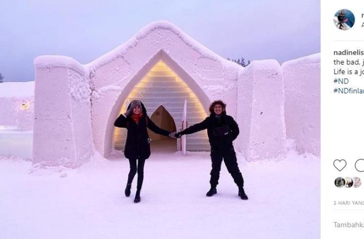 Nadine Chandrawinata dan Dimas Anggara liburan di Finlandia. (Instagram/@nadinelist)